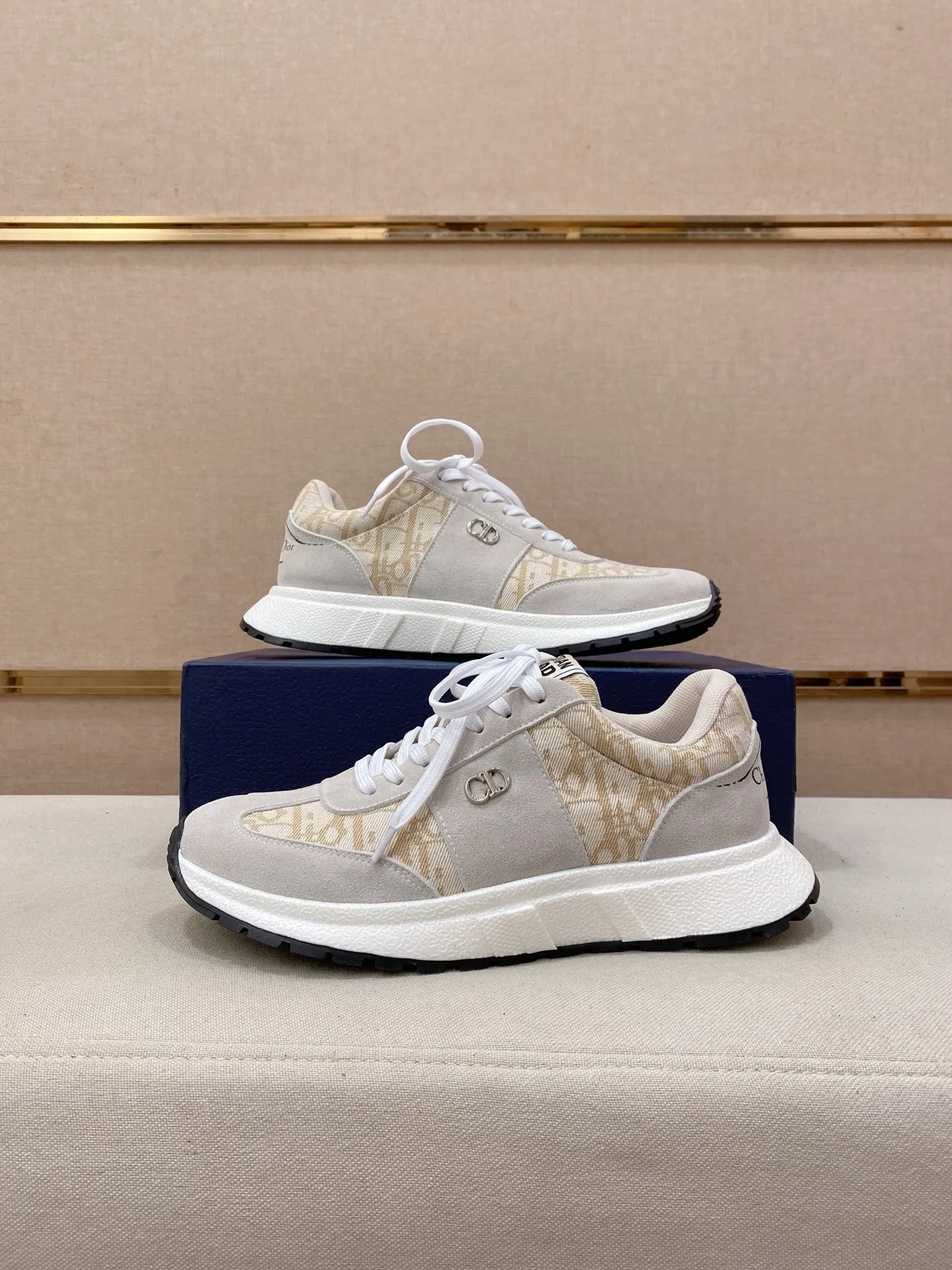 Men's shoes💰 462💰🇮🇹🇮🇹Dior d The new model is on sale at the same time at the counter. The upper 🇮🇹 is imported Italian first-layer cowhide, and the lining is fully imported sheepskin 💪💪. It is a complete 1⃣️ to 1⃣️ replica 🇮🇹💪💪, ⚠ Sole: The original sole is specially provided by the original factory. The exclusive movable molded sole is super comfortable. ⚠Original factory single goods, 🔍🔍high quality, you can enter and leave the counter at will, welcome to compare⚠. Code number: 38-44. Can be customized 45-46
